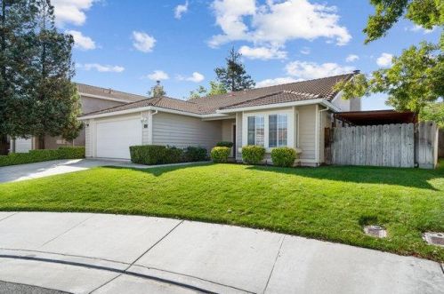 2121 Pecan Ct, Hollister, CA 95023-7550
