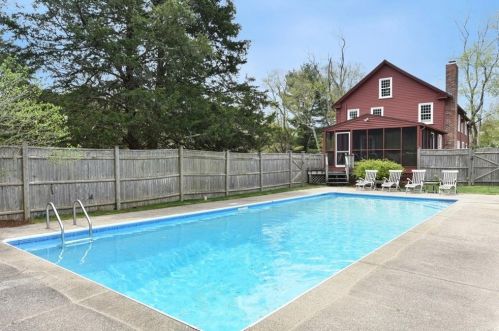 1463 Frenchtown Rd, Warwick RI  02818-1310 exterior