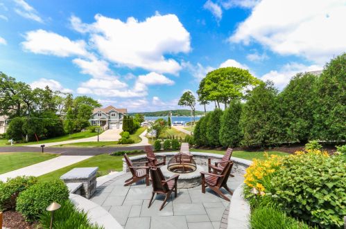1085 La Grange Dr, Lake Geneva, WI 53147-2257