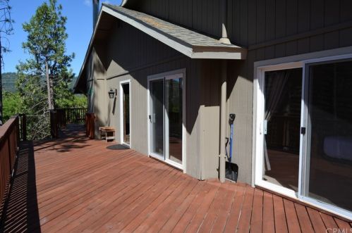 37601 Marina View Dr, Bass Lake, CA 93604-9722