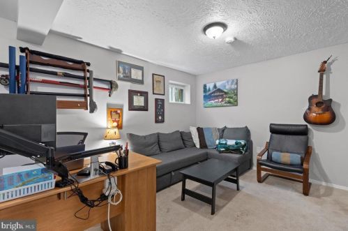 5593 Neddleton Ave, Woodbridge VA  22193-4156 exterior