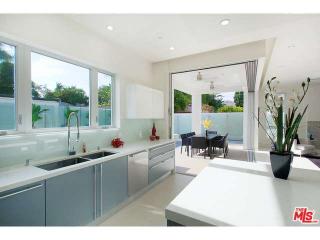 429 Sweetzer Ave, Los Angeles CA  90048-2603 exterior