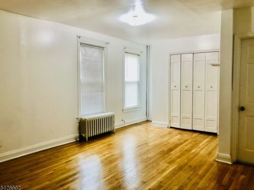 1065 Jaques Ave, Rahway NJ 07065-3927 exterior