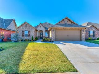 9104 140th St, Yukon, OK 73099-8718