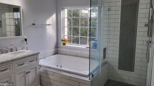 2605 Logan Wood Dr, Herndon VA  20171-4492 exterior