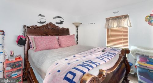 41 Roosevelt St, West Deptford NJ  08066-1028 exterior