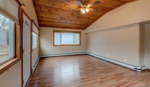 21 Moore Ave, Lyme CT  06371-1216 exterior