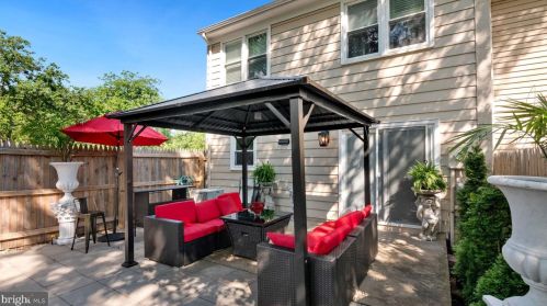 12300 Woodlawn Ct, Woodbridge VA  22192-1921 exterior