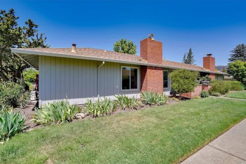 28 Woodgreen St, Santa Rosa, CA 95409-5921