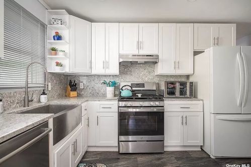 128 4th St, New Hyde Park, NY 11040-4118