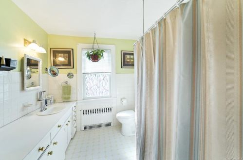 224 Glen Ave, Rye Brook NY  10573-2525 exterior