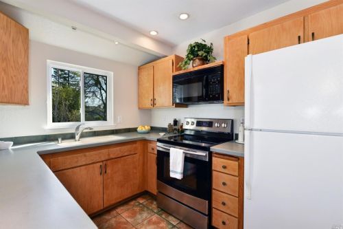 2546 Westberry Dr, Santa Rosa CA 95403-7203 exterior