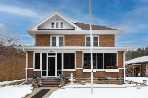 16898 Davis St, Centerville, WI 54630-2206