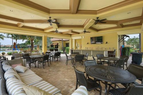 9433 Isla Bella Cir, Bonita Springs FL  34135-7276 exterior