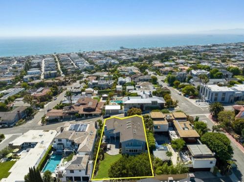 700 John St, Manhattan Beach CA  90266-5838 exterior
