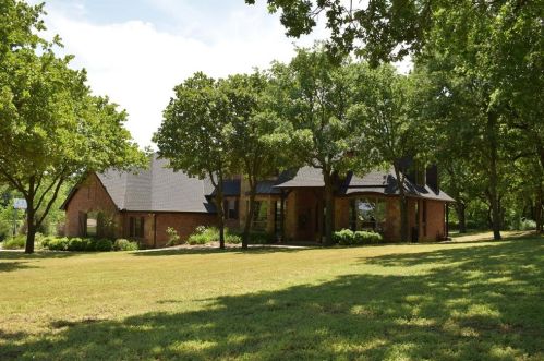 8112 Plum Creek Trl, Burleson, TX 76028-2492