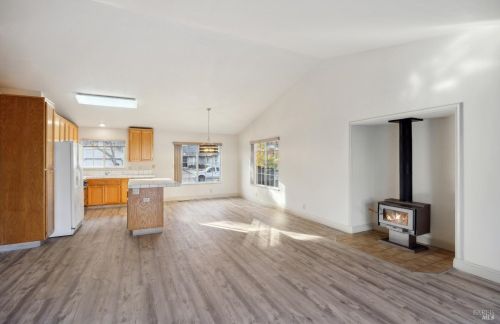 1104 Pippin Cir, Santa Rosa CA  95407-6772 exterior
