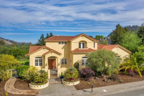 4530 Bennett View Dr, Santa Rosa, CA 95404-6204