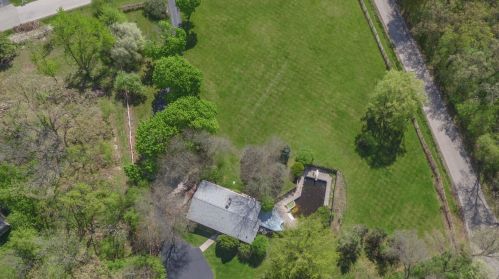 2529 Mariner Dr, Chenequa, WI 53029-9324