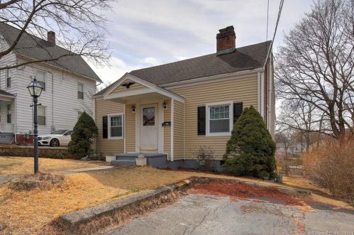 147 Jackson St, Ansonia, CT 06401-1135