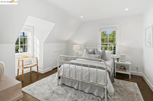 5828 Heron Dr, Oakland CA  94618-2628 exterior