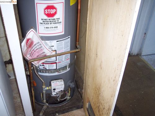 15 Chanslor Ave, Richmond CA  94801-3403 exterior