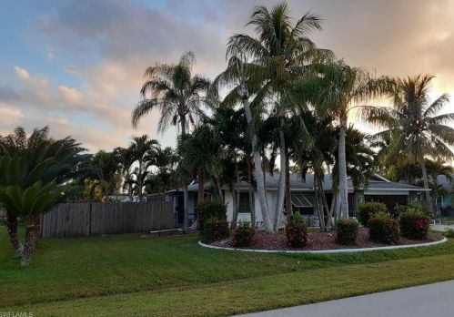 2318 16th St, Cape Coral, FL 33990-3896