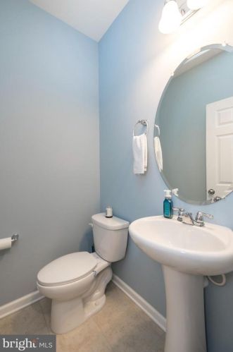 33 Locks Farm Ln, Downingtown PA  19335 exterior