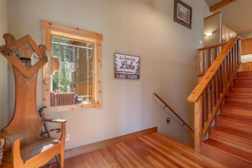 11456 Zermatt Dr, Truckee, CA 96161-6552