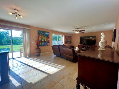 1142 Floresta Dr, Fort Pierce FL  34983-2758 exterior