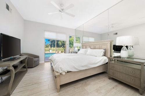 166 Kavenish Dr, Rancho Mirage CA  92270-3244 exterior