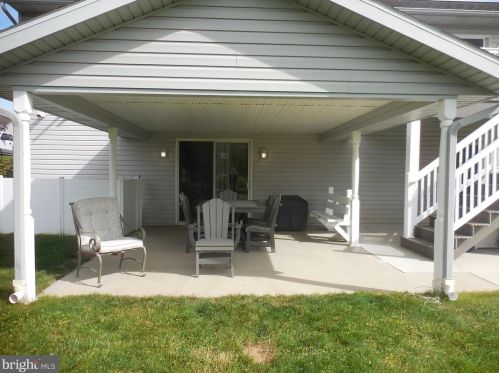 1114 Hunters Chase Ln, Lebanon PA  17046-1575 exterior