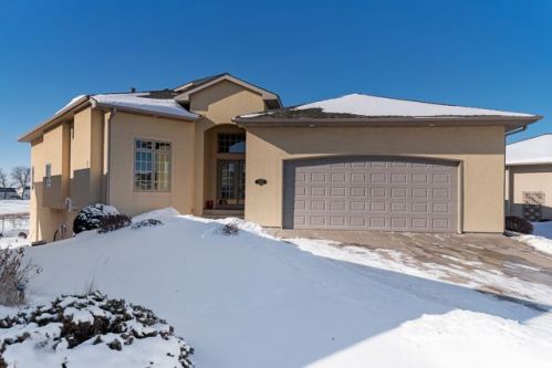 11044 Amen Cir, Minneapolis, MN 55449-5446