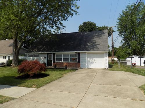 3701 Sheldon Pl, Darbydale, OH 43123-2323