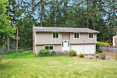 13877 Chinook Cir, Bremerton, WA 98312-9643