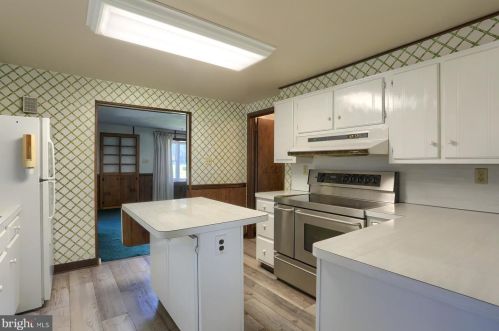 6114 Blue Grass Ave, Harrisburg PA 17112-2327 exterior