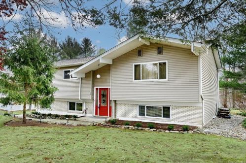 10 Sterling Forest Ln, Airmont, NY 10901-3408