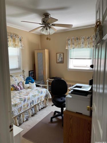 35 Clearwater Rd, North Lindenhurst NY  11757-6520 exterior