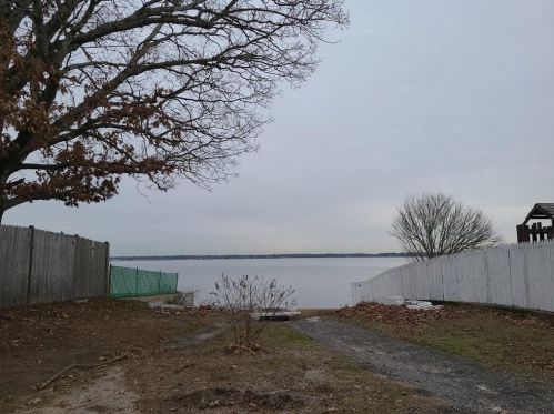 37 Hawley Ave, Warwick, RI 02889-2629