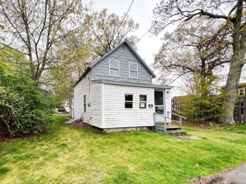 44 Cambridge Ave, Warwick, RI 02889-2108