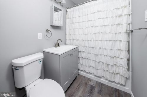 41 Crestmont Dr, West Deptford NJ  08051-2161 exterior