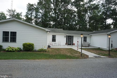 82 Pot Luck Rd, Hedgesville, WV 25427-5501