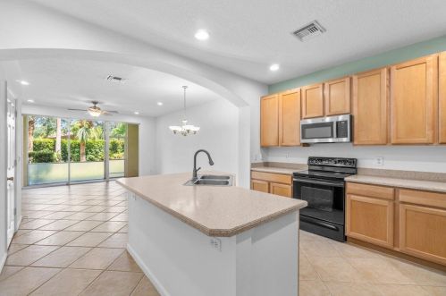 9065 Tremezzo Ln, Boynton Beach, FL 33472-2749