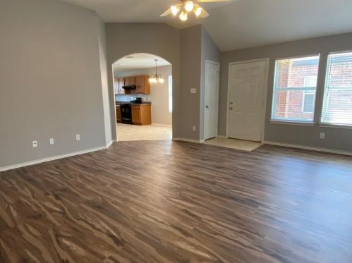 823 Walnut St, Burleson TX  76028-7064 exterior