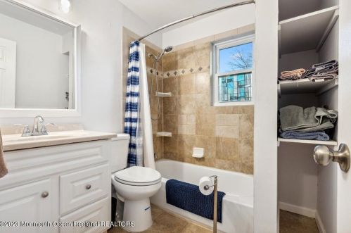 60 Greenwood Loop Rd, Bricktown NJ  08724-1254 exterior