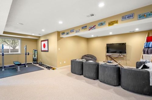 5802 Longview Cir, Bridgeville PA  15017-1277 exterior