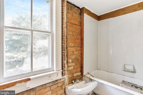 310 Main St, Edinburg VA  22824-9439 exterior