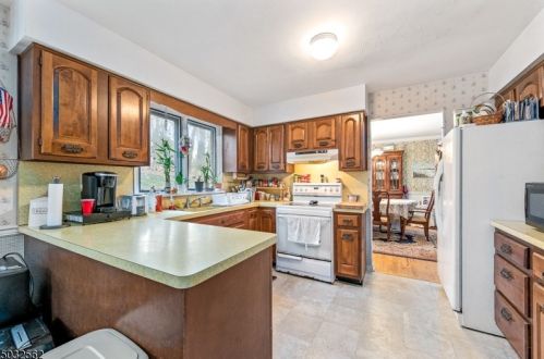 6 Pleasant Hill Rd, Chester, NJ 07930-2117