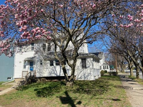 135 Arcadia Ave, Bridgeport, CT 06604-1504