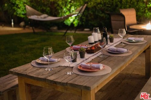 15027 Hartland St, Van Nuys CA  91405-3714 exterior